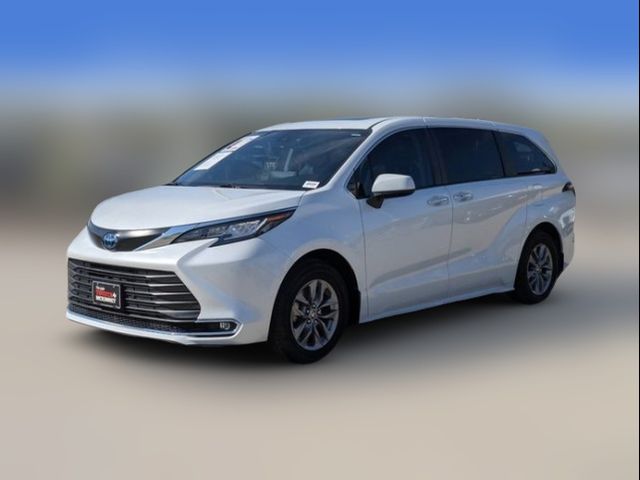 2022 Toyota Sienna XLE