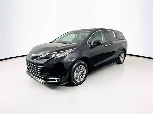 2022 Toyota Sienna XLE