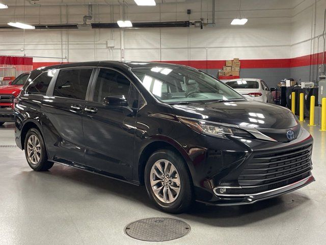 2022 Toyota Sienna XLE