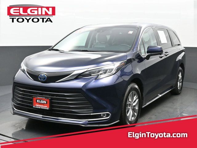 2022 Toyota Sienna XLE