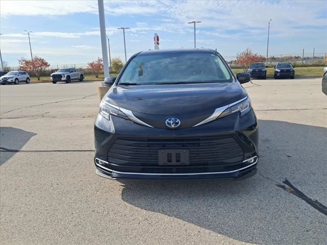 2022 Toyota Sienna XLE