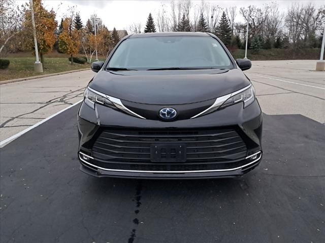 2022 Toyota Sienna XLE