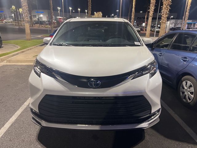 2022 Toyota Sienna XLE