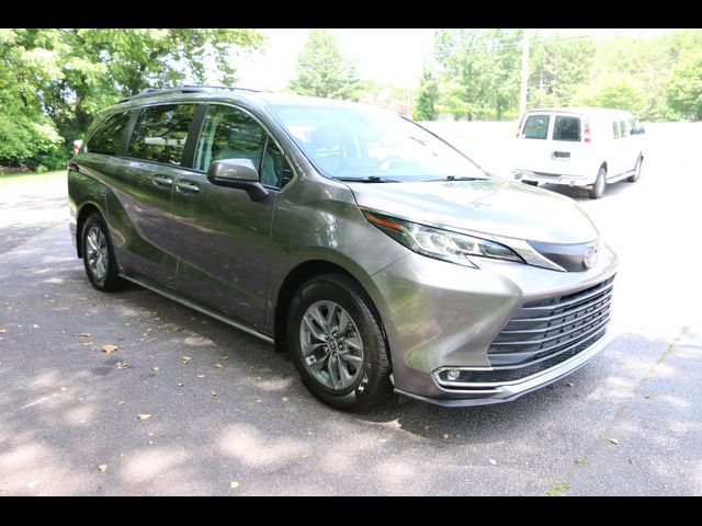 2022 Toyota Sienna XLE