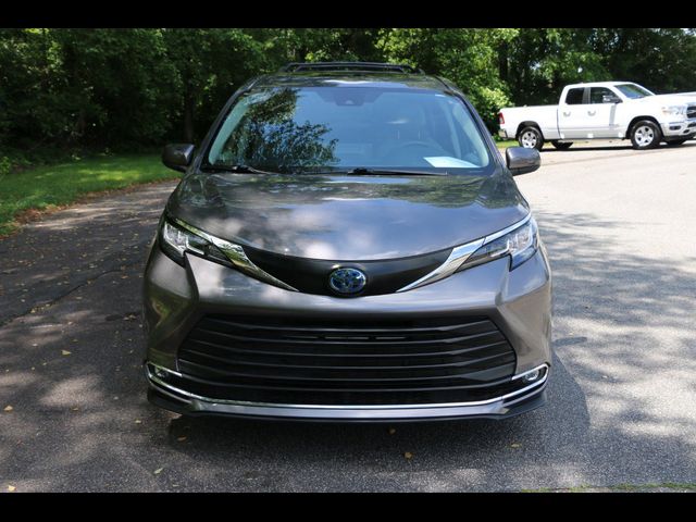 2022 Toyota Sienna XLE