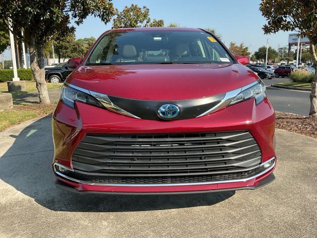 2022 Toyota Sienna XLE