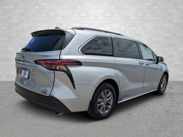 2022 Toyota Sienna XLE