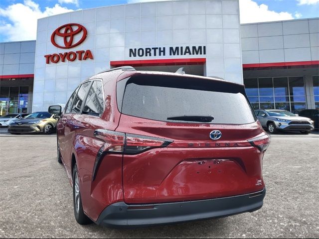 2022 Toyota Sienna XLE