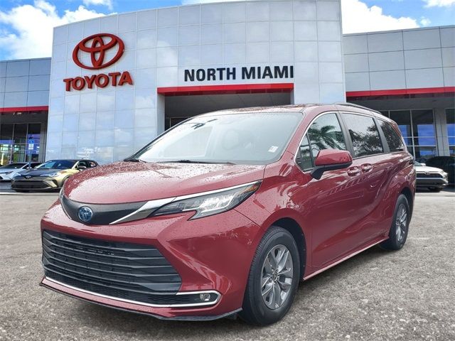 2022 Toyota Sienna XLE