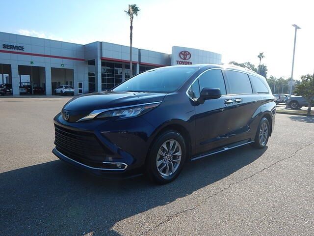 2022 Toyota Sienna XLE