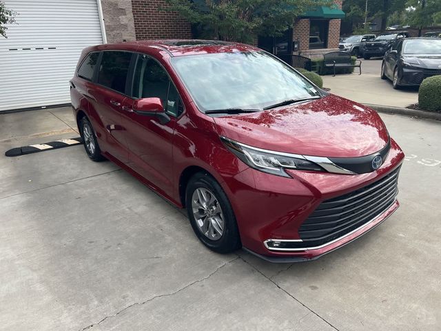 2022 Toyota Sienna XLE