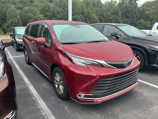 2022 Toyota Sienna XLE