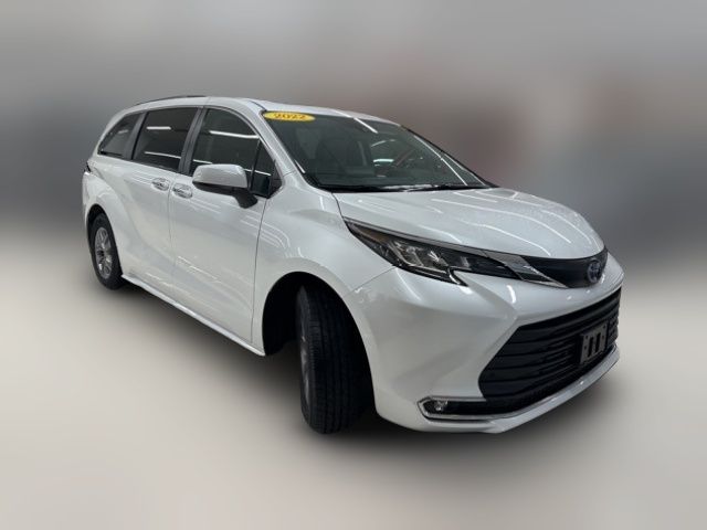 2022 Toyota Sienna XLE