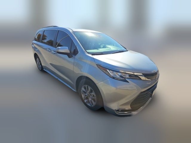 2022 Toyota Sienna XLE