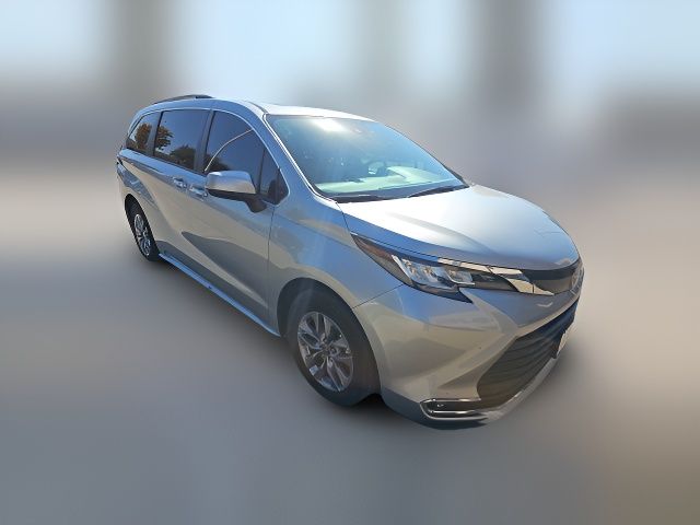 2022 Toyota Sienna XLE