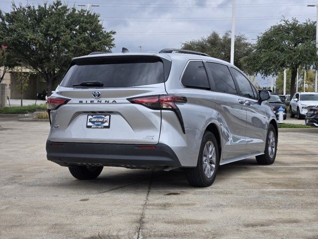 2022 Toyota Sienna XLE