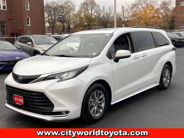 2022 Toyota Sienna XLE