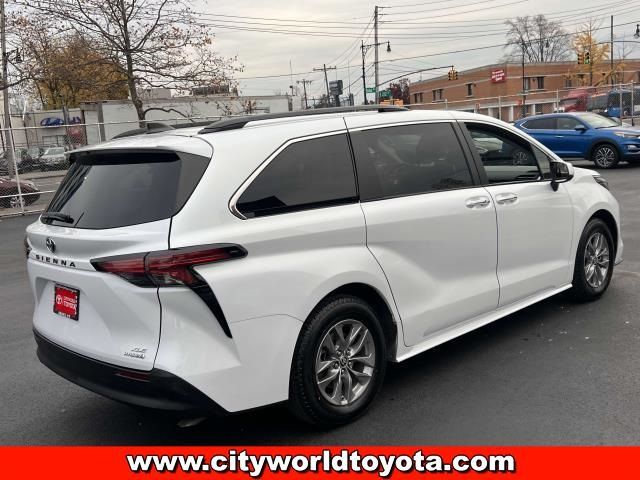 2022 Toyota Sienna XLE