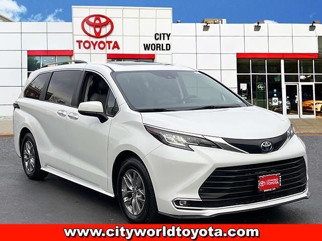 2022 Toyota Sienna XLE