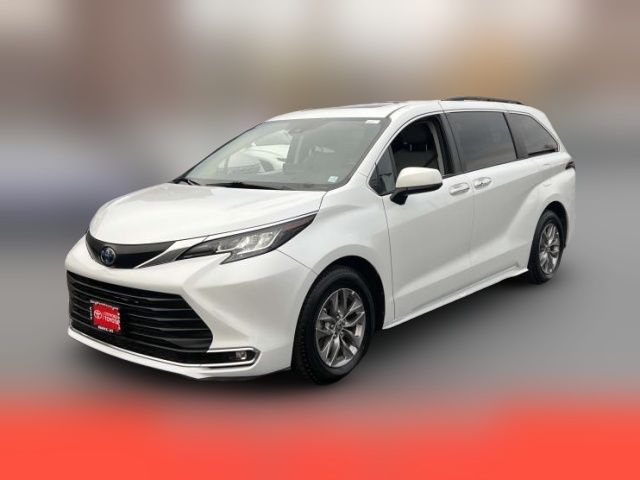 2022 Toyota Sienna XLE