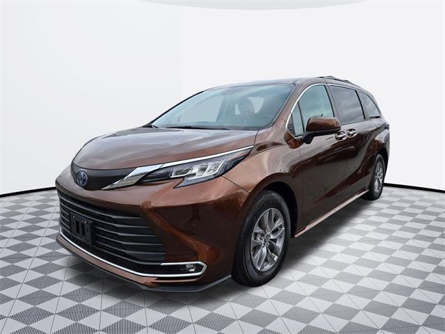 2022 Toyota Sienna XLE