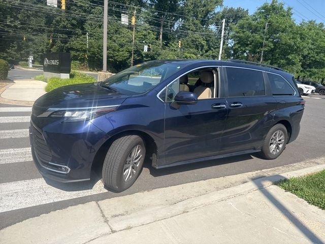 2022 Toyota Sienna XLE