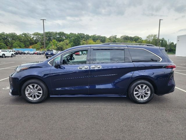 2022 Toyota Sienna XLE