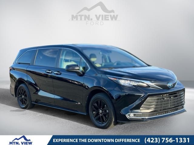 2022 Toyota Sienna XLE