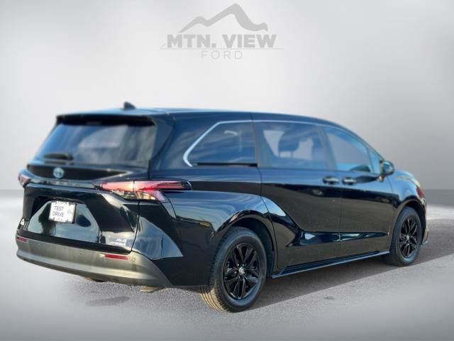 2022 Toyota Sienna XLE