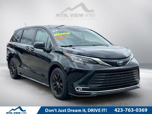 2022 Toyota Sienna XLE