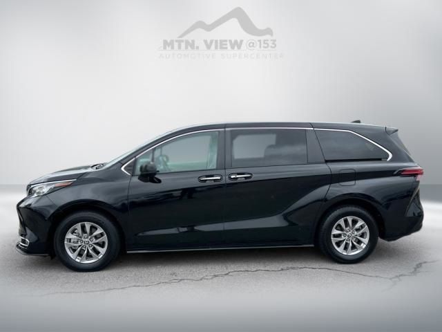 2022 Toyota Sienna XLE