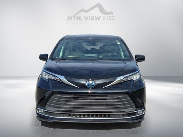 2022 Toyota Sienna XLE
