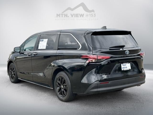 2022 Toyota Sienna XLE