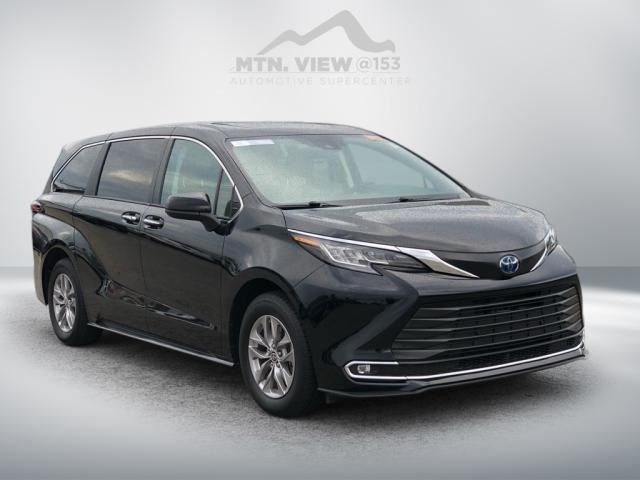 2022 Toyota Sienna XLE