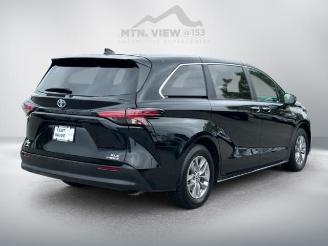 2022 Toyota Sienna XLE