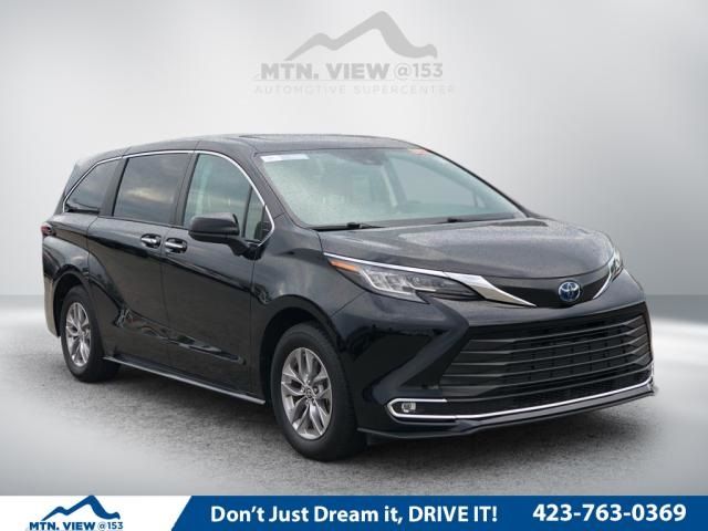 2022 Toyota Sienna XLE