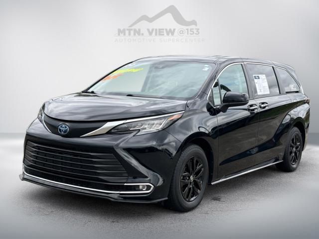 2022 Toyota Sienna XLE