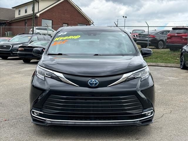 2022 Toyota Sienna XLE