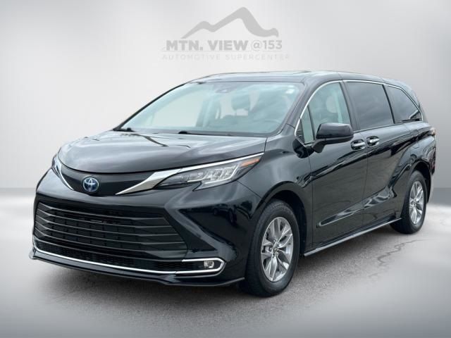 2022 Toyota Sienna XLE