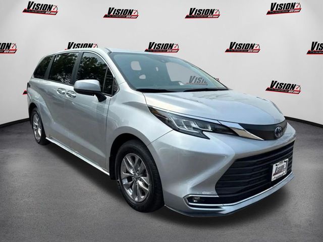 2022 Toyota Sienna XLE