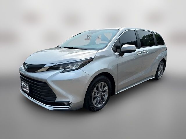 2022 Toyota Sienna XLE