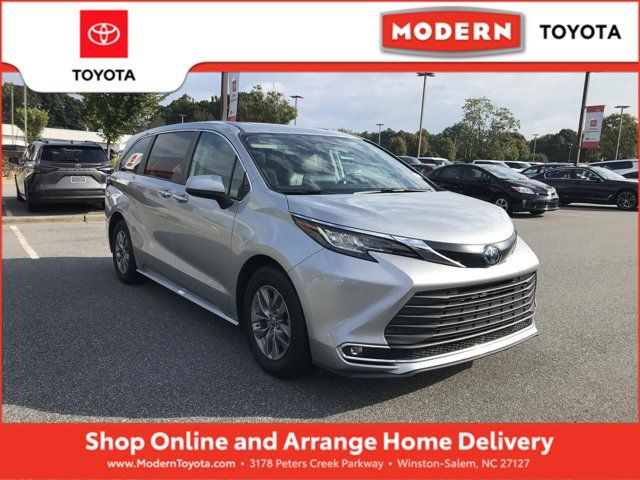 2022 Toyota Sienna XLE