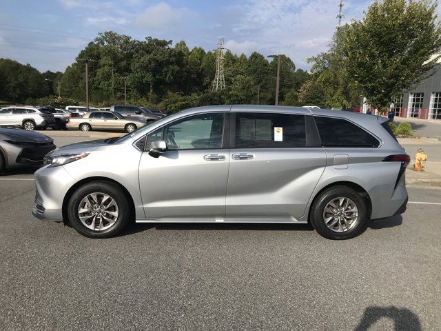 2022 Toyota Sienna XLE