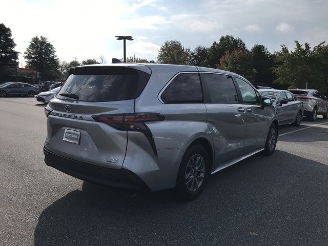 2022 Toyota Sienna XLE