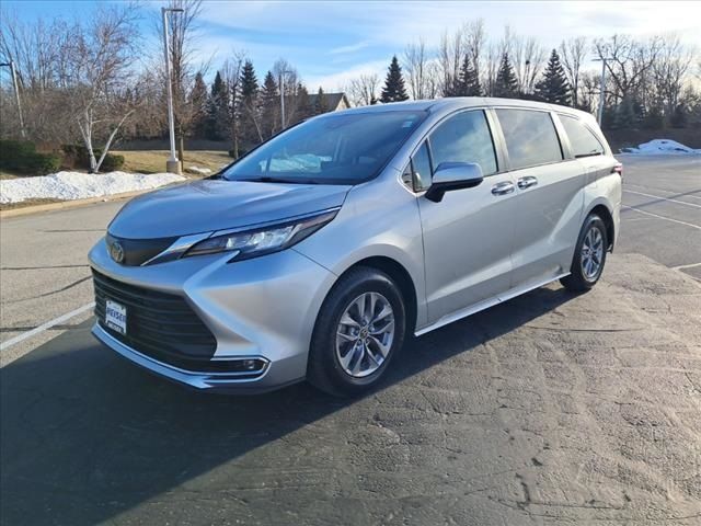 2022 Toyota Sienna XLE