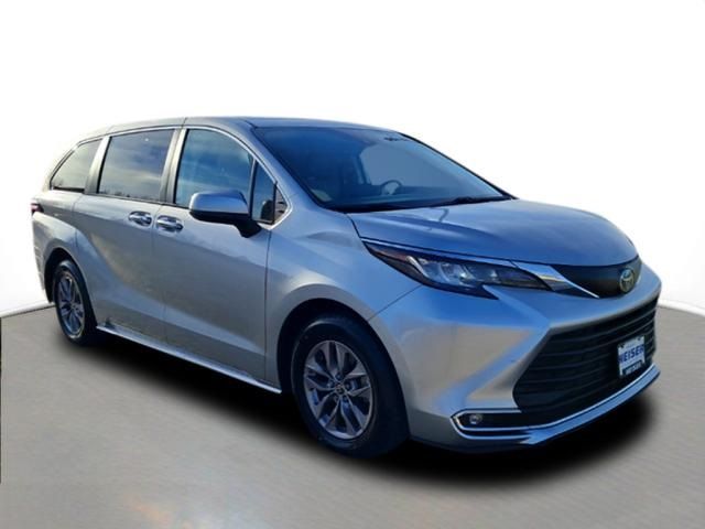 2022 Toyota Sienna XLE