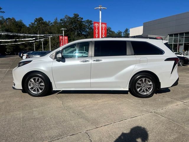 2022 Toyota Sienna XLE