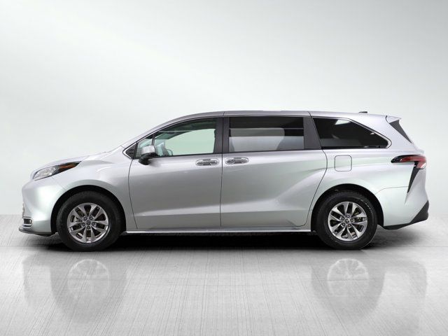 2022 Toyota Sienna XLE