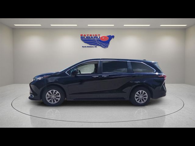 2022 Toyota Sienna XLE