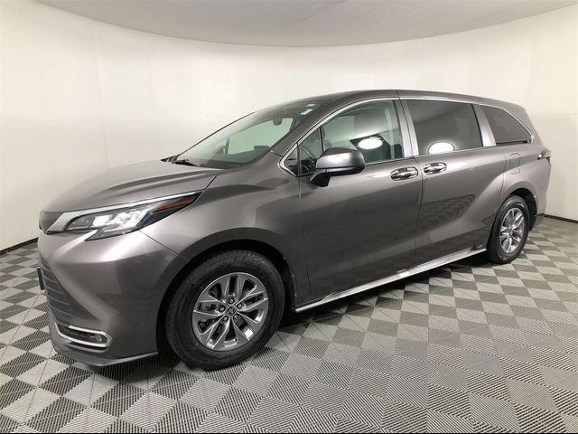 2022 Toyota Sienna XLE